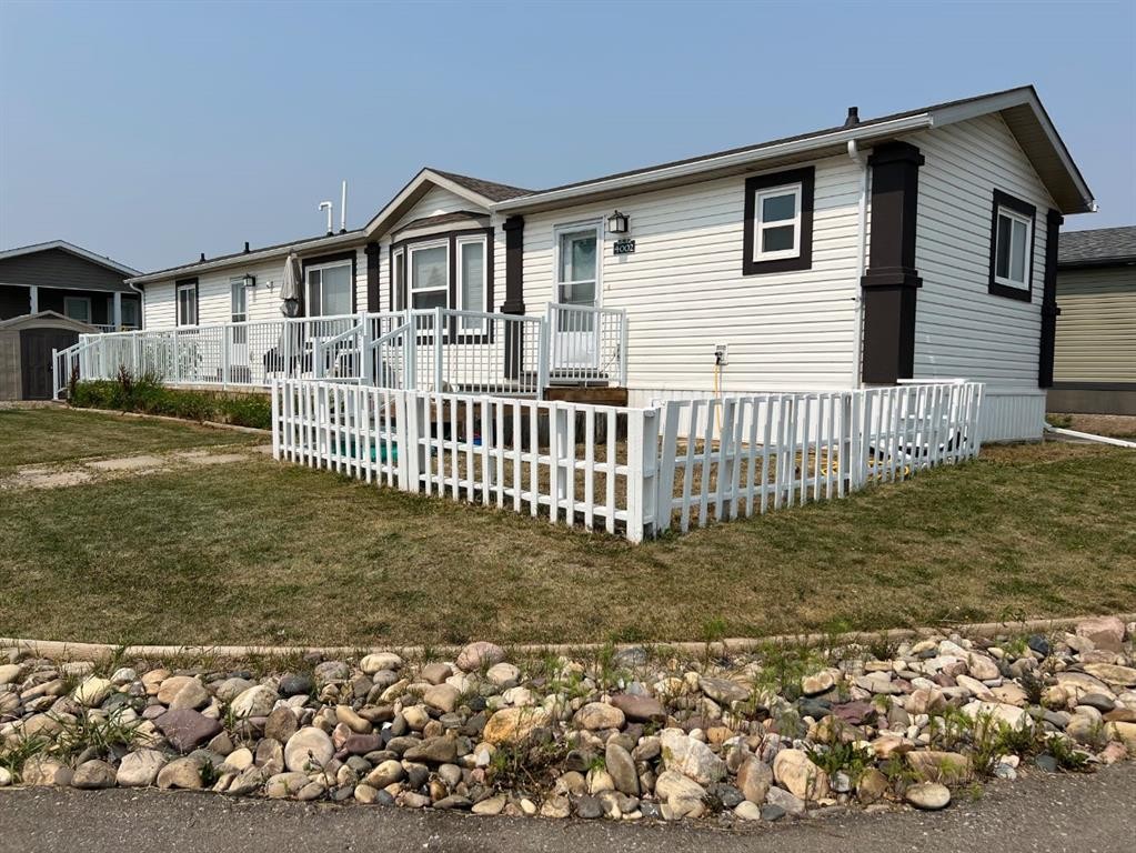 4002 Seasons Boulevard, Coaldale, AB - Outdoor With Deck Patio Veranda