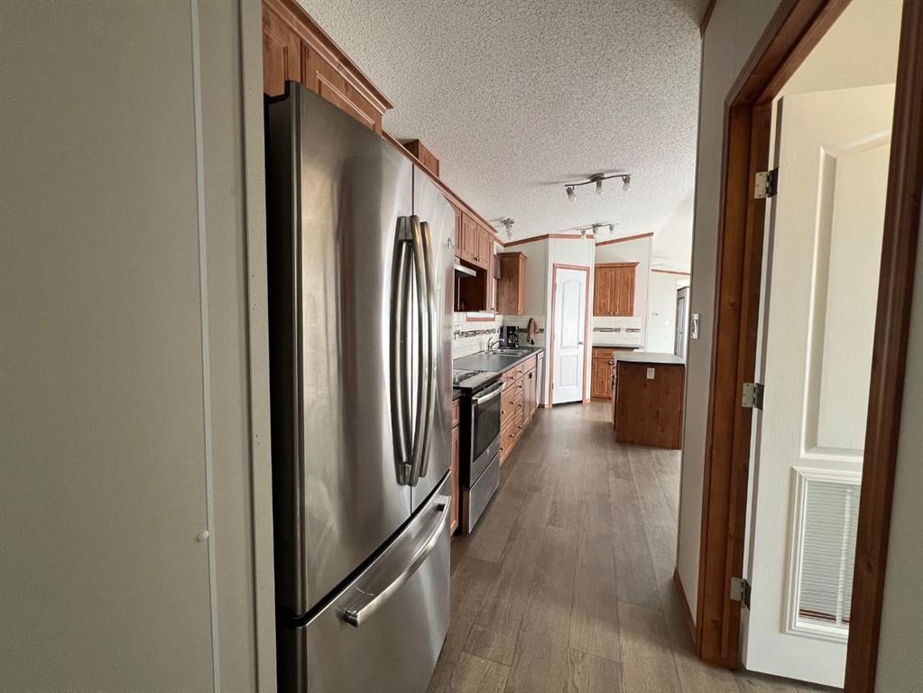 4002 Seasons Boulevard, Coaldale, AB - Indoor