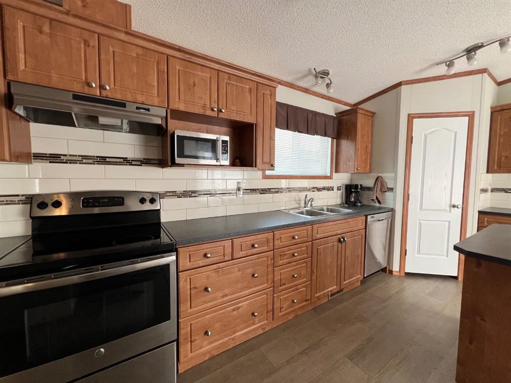 4002 Seasons Boulevard, Coaldale, AB - Indoor Photo Showing Kitchen With Stainless Steel Kitchen With Double Sink