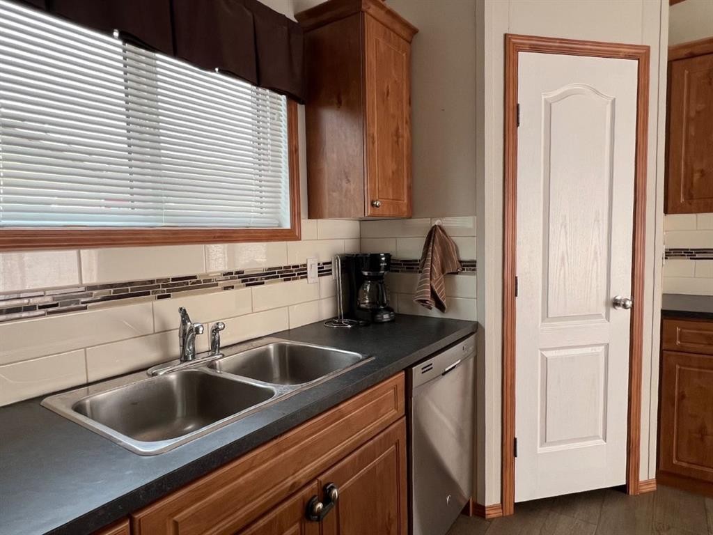 4002 Seasons Boulevard, Coaldale, AB - Indoor Photo Showing Kitchen With Double Sink