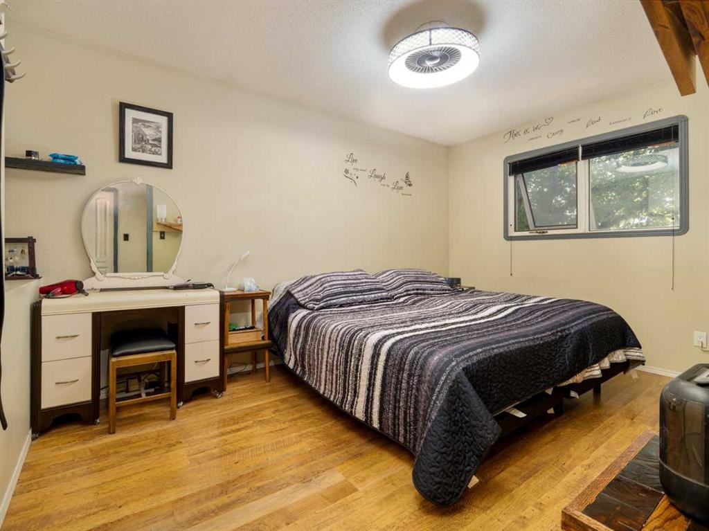 2501 & 2503 24 Street, Coaldale, AB - Indoor Photo Showing Bedroom