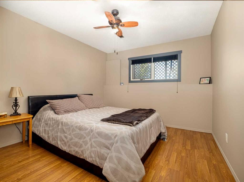 2501 & 2503 24 Street, Coaldale, AB - Indoor Photo Showing Bedroom