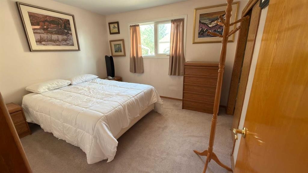 2128 22 Street, Coaldale, AB - Indoor Photo Showing Bedroom