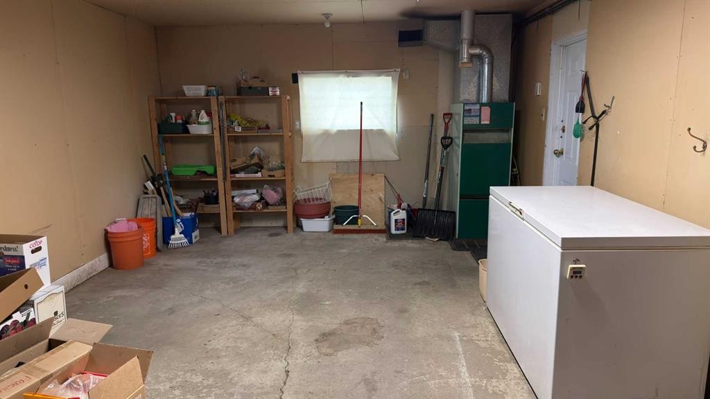 2128 22 Street, Coaldale, AB - Indoor Photo Showing Other Room