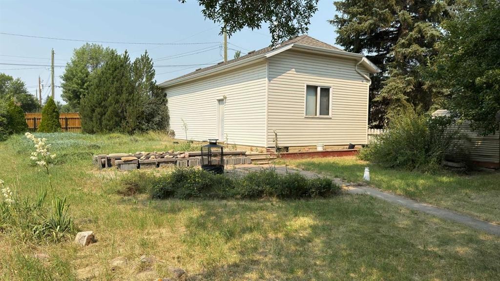 2128 22 Street, Coaldale, AB - Outdoor