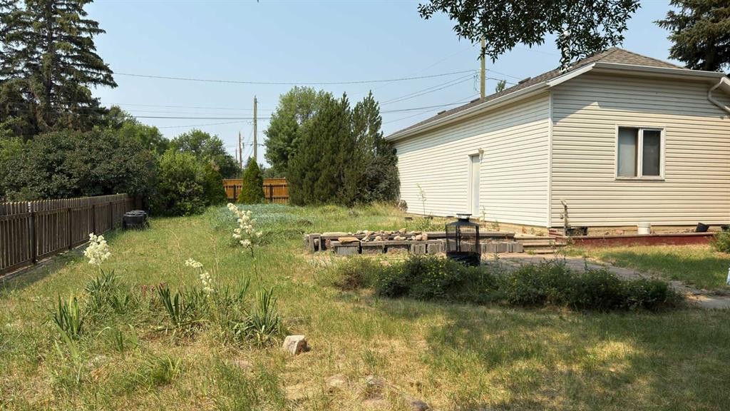 2128 22 Street, Coaldale, AB - Outdoor