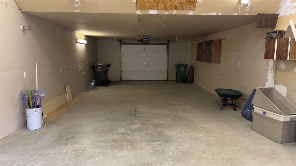 2128 22 Street, Coaldale, AB - Indoor Photo Showing Garage