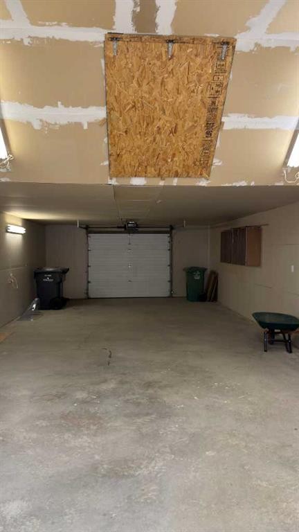 2128 22 Street, Coaldale, AB - Indoor Photo Showing Garage