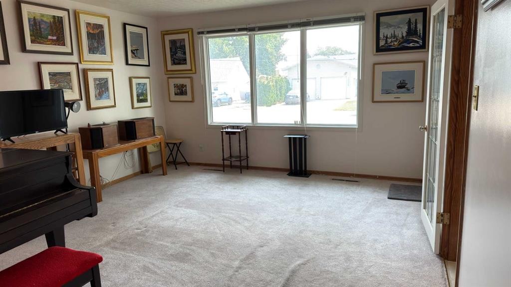 2128 22 Street, Coaldale, AB - Indoor Photo Showing Other Room