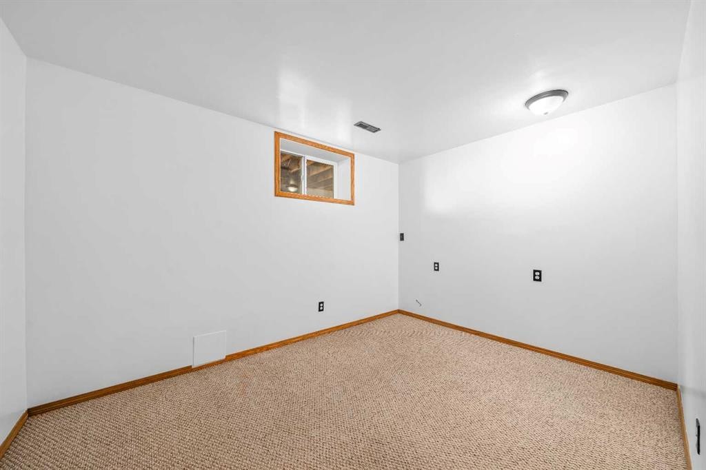4129 55 Street, Taber, AB - Indoor Photo Showing Other Room