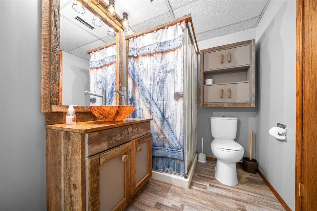 4129 55 Street, Taber, AB - Indoor Photo Showing Bathroom