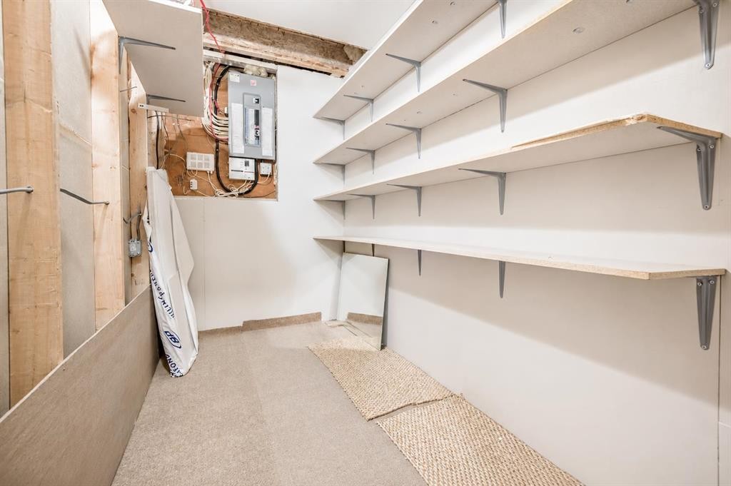 4129 55 Street, Taber, AB - Indoor With Storage