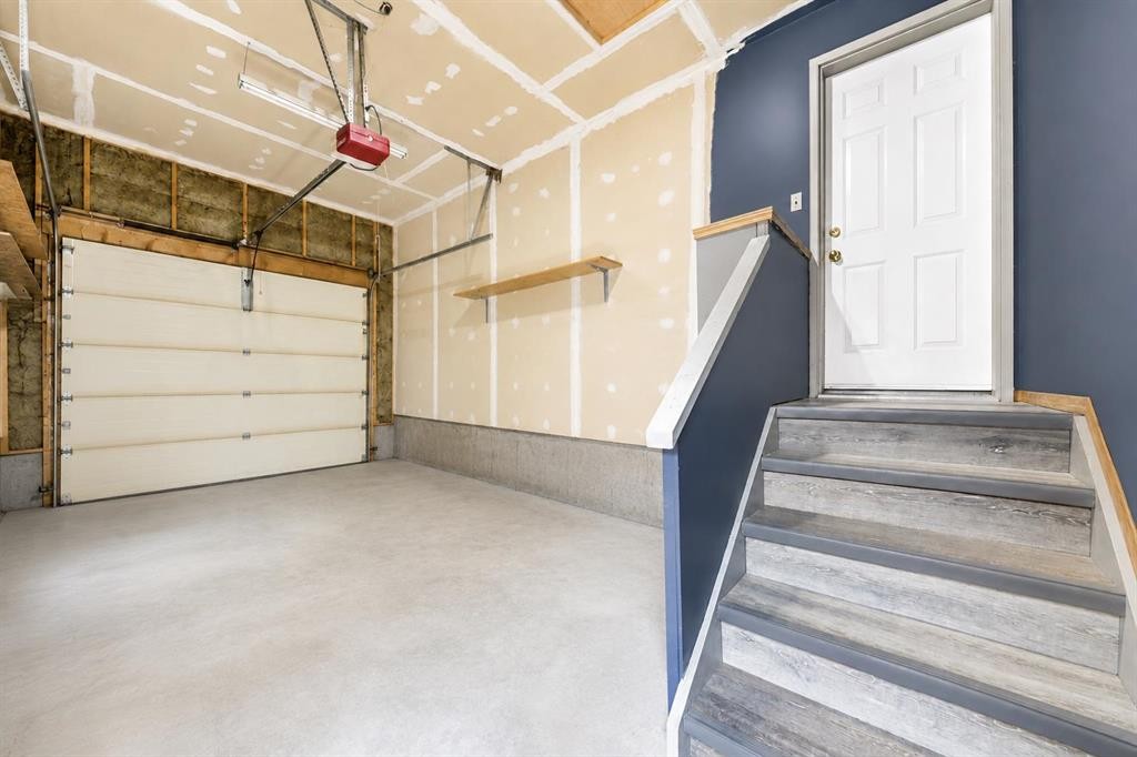 4129 55 Street, Taber, AB - Indoor Photo Showing Garage