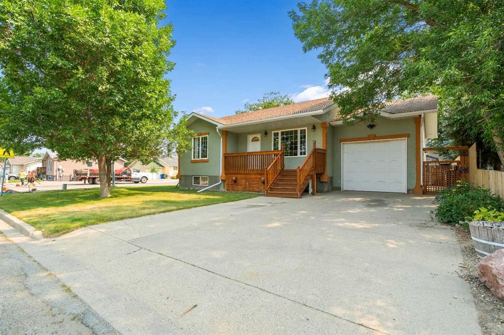 4129 55 Street, Taber, AB - Outdoor