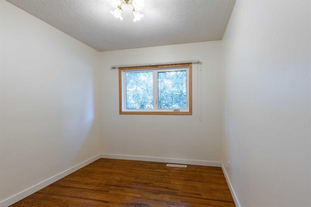 1005 17 Street North, Lethbridge, AB - Indoor Photo Showing Other Room