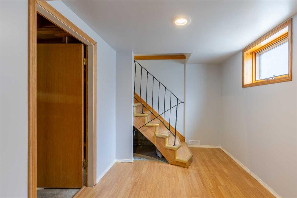 1005 17 Street North, Lethbridge, AB - Indoor Photo Showing Other Room