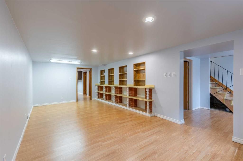 1005 17 Street North, Lethbridge, AB - Indoor