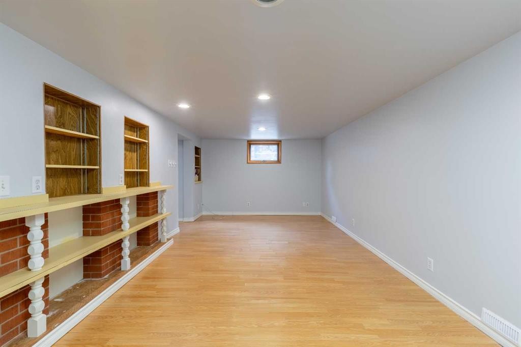 1005 17 Street North, Lethbridge, AB - Indoor