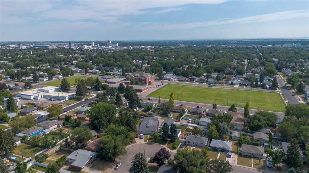 1005 17 Street North, Lethbridge, AB - Outdoor With View