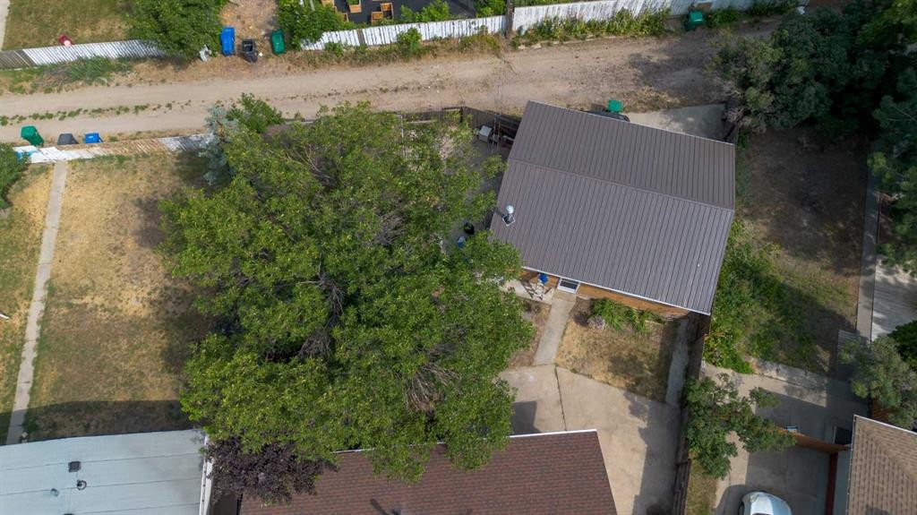 1005 17 Street North, Lethbridge, AB - Outdoor