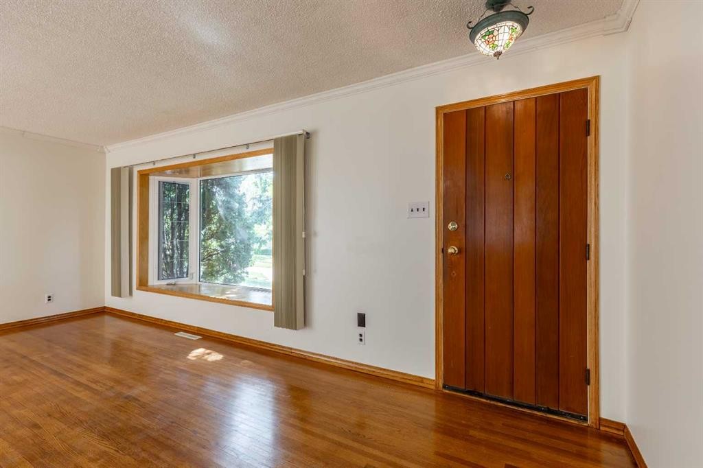 1005 17 Street North, Lethbridge, AB - Indoor Photo Showing Other Room