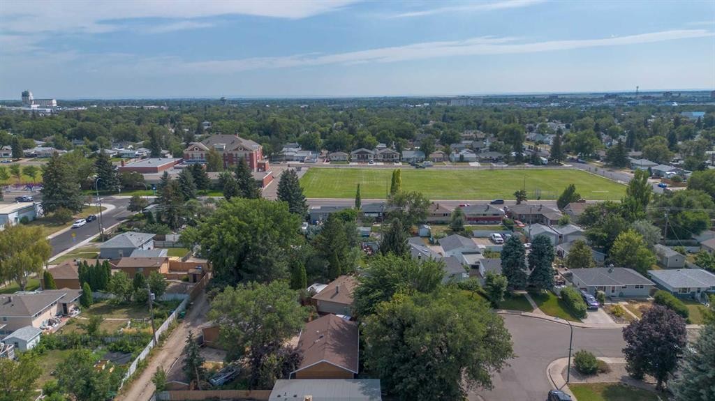 1005 17 Street North, Lethbridge, AB - Outdoor With View