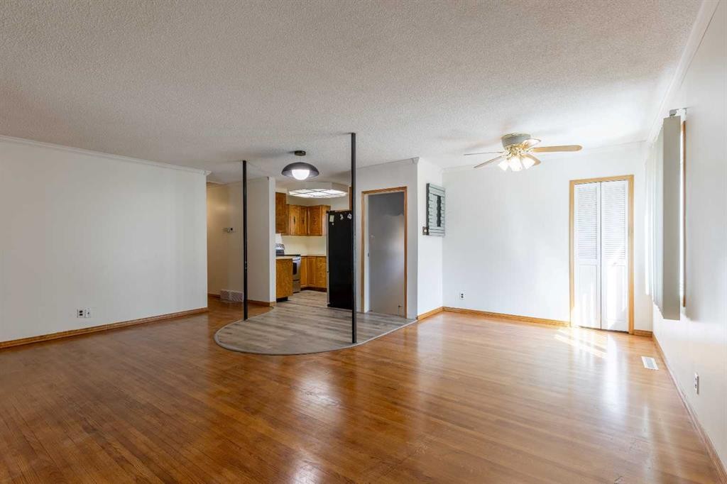 1005 17 Street North, Lethbridge, AB - Indoor