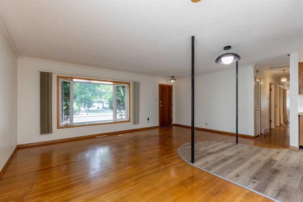 1005 17 Street North, Lethbridge, AB - Indoor Photo Showing Other Room