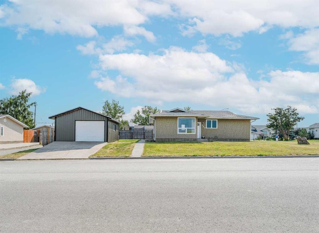 755 East Avenue, Pincher Creek, AB - Outdoor