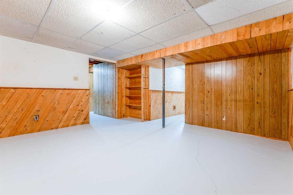 755 East Avenue, Pincher Creek, AB - Indoor