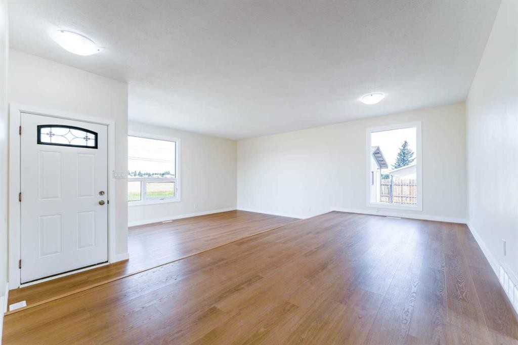 755 East Avenue, Pincher Creek, AB - Indoor Photo Showing Other Room