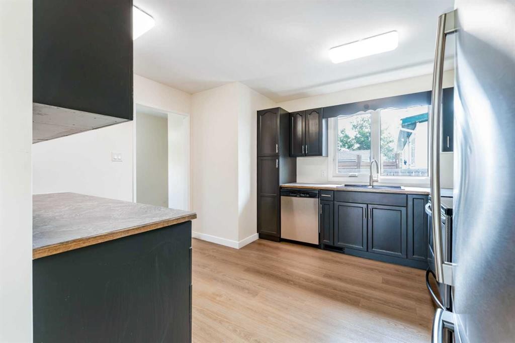 755 East Avenue, Pincher Creek, AB - Indoor Photo Showing Kitchen