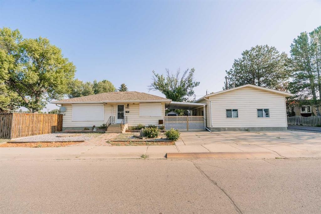 2305 7 Avenue North, Lethbridge, AB - Outdoor