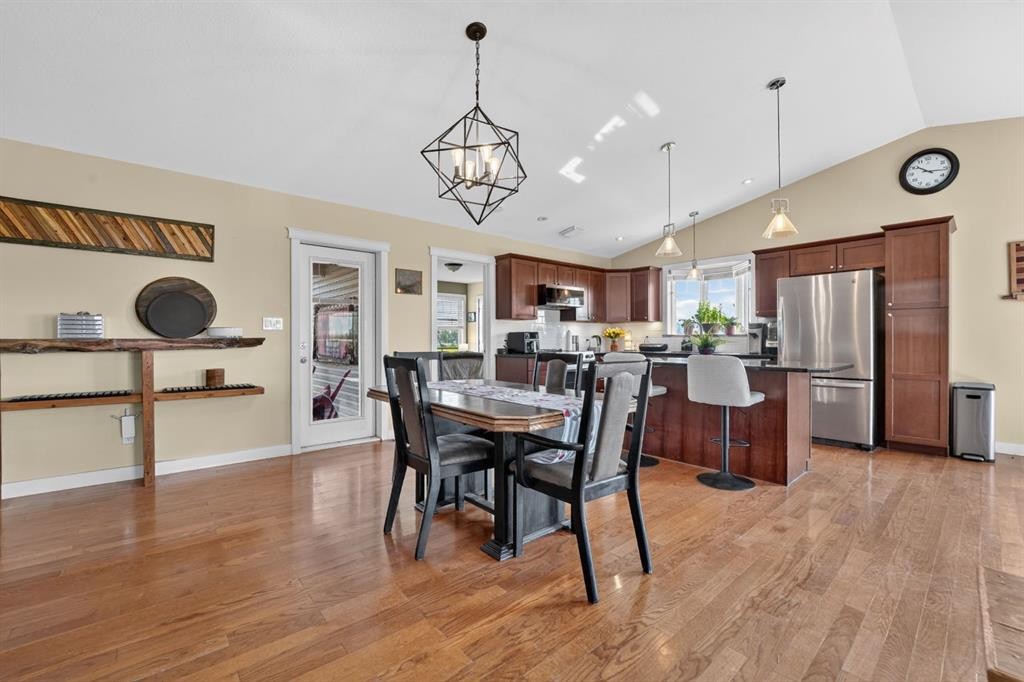 65004 Range Road 19-5, Stirling, AB - Indoor Photo Showing Dining Room