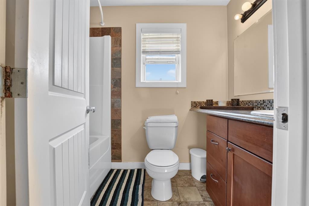 65004 Range Road 19-5, Stirling, AB - Indoor Photo Showing Bathroom