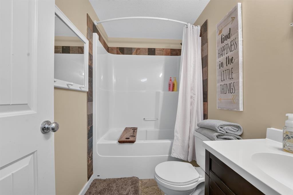 65004 Range Road 19-5, Stirling, AB - Indoor Photo Showing Bathroom
