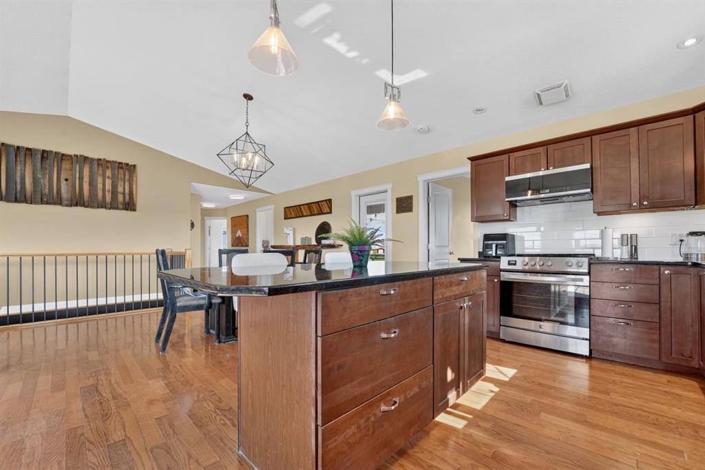 65004 Range Road 19-5, Stirling, AB - Indoor Photo Showing Kitchen