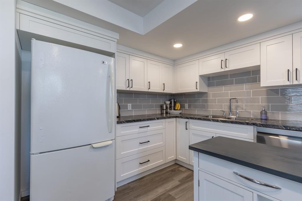 204004 Twp Rd 6-4, Raymond, AB - Indoor Photo Showing Kitchen With Double Sink