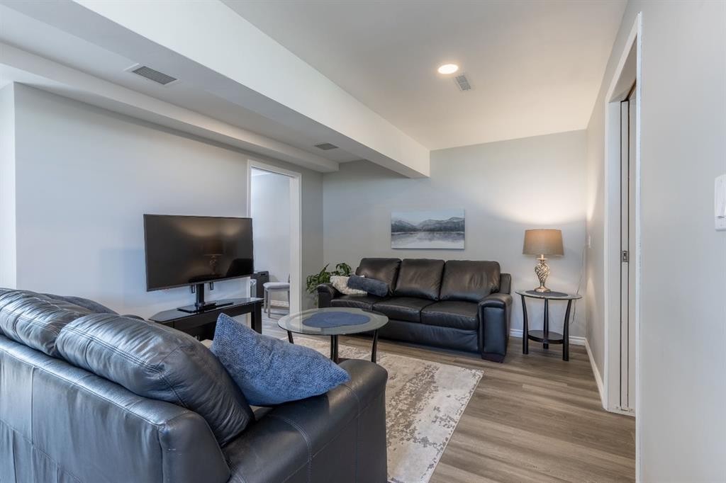 204004 Twp Rd 6-4, Raymond, AB - Indoor Photo Showing Living Room