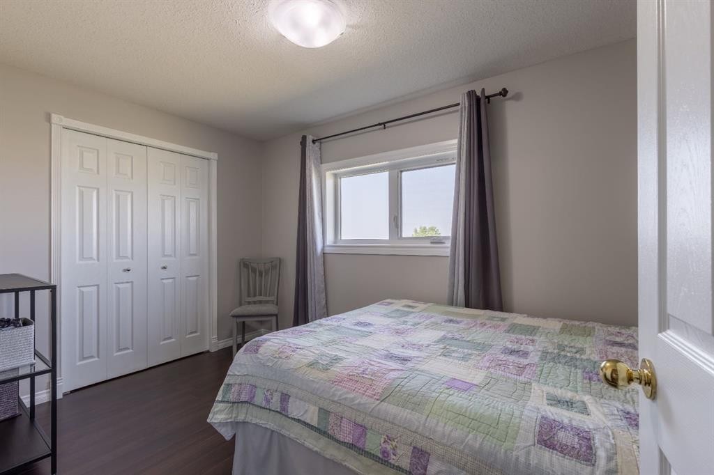 204004 Twp Rd 6-4, Raymond, AB - Indoor Photo Showing Bedroom