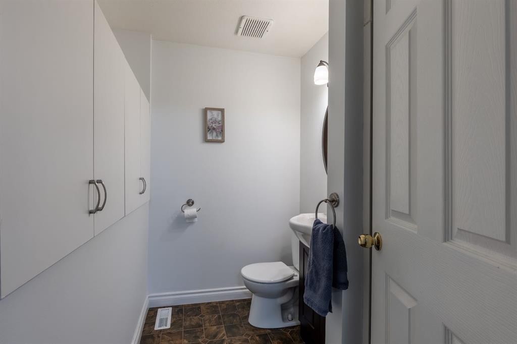 204004 Twp Rd 6-4, Raymond, AB - Indoor Photo Showing Bathroom