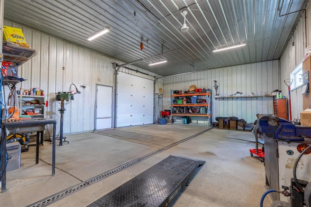 204004 Twp Rd 6-4, Raymond, AB - Indoor Photo Showing Garage