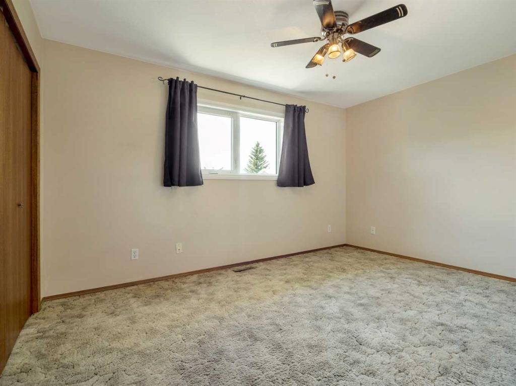 122 Spruce Drive, Coalhurst, AB - Indoor Photo Showing Other Room