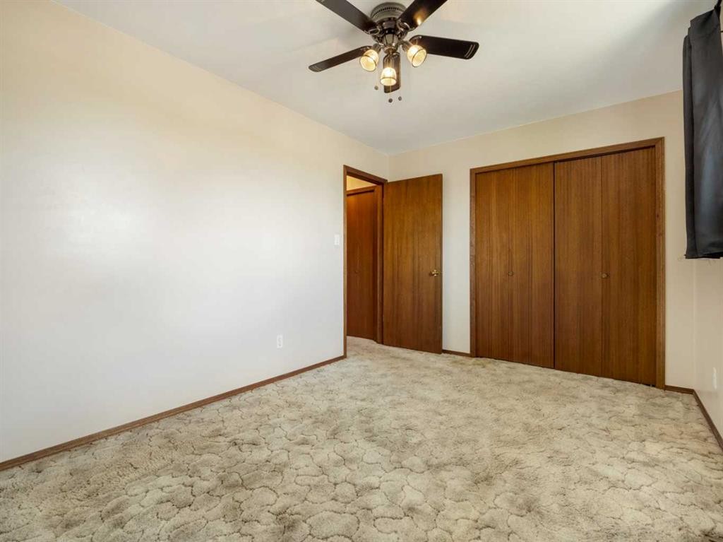 122 Spruce Drive, Coalhurst, AB - Indoor Photo Showing Other Room