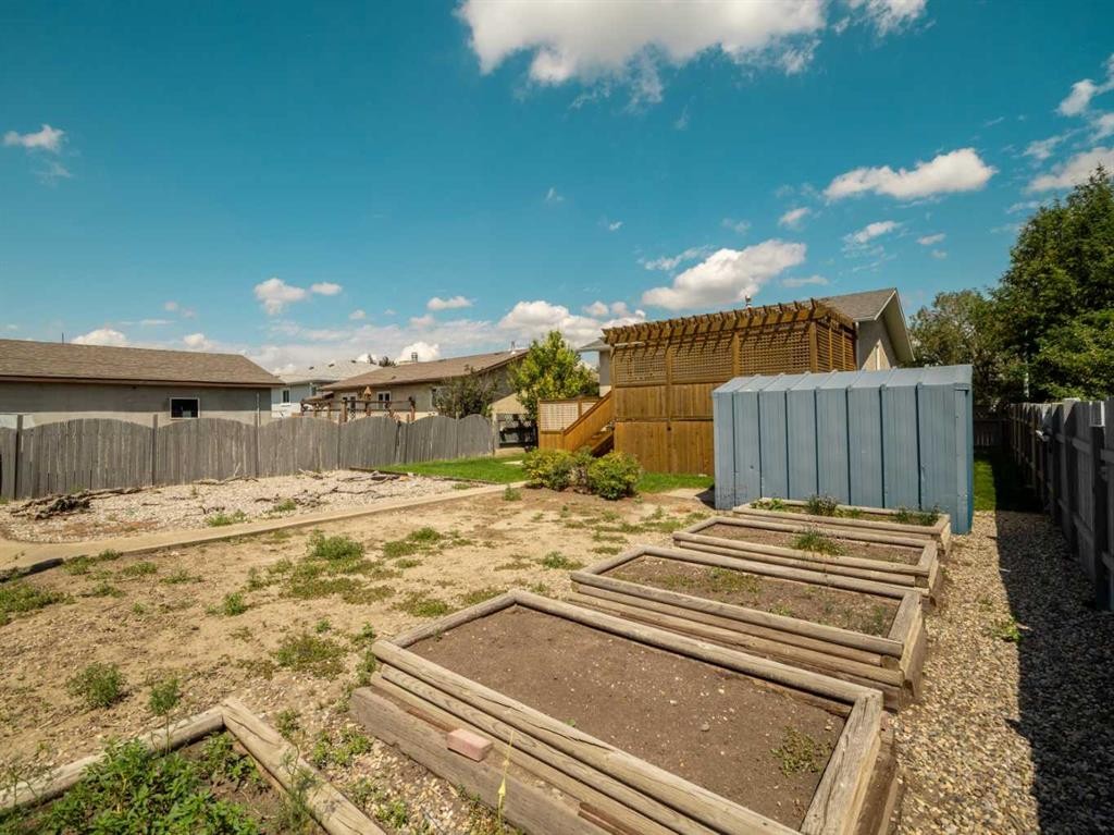 122 Spruce Drive, Coalhurst, AB - Outdoor
