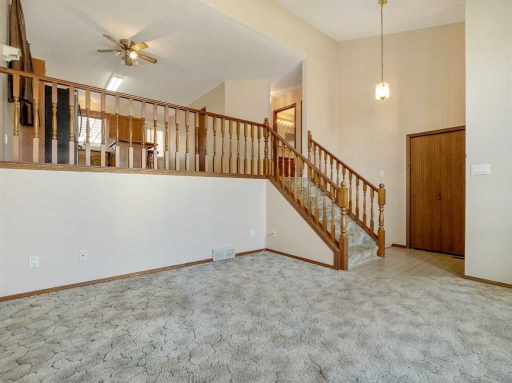 122 Spruce Drive, Coalhurst, AB - Indoor Photo Showing Other Room