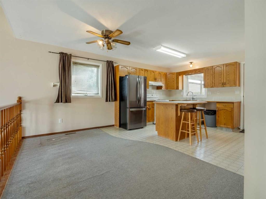 122 Spruce Drive, Coalhurst, AB - Indoor Photo Showing Kitchen