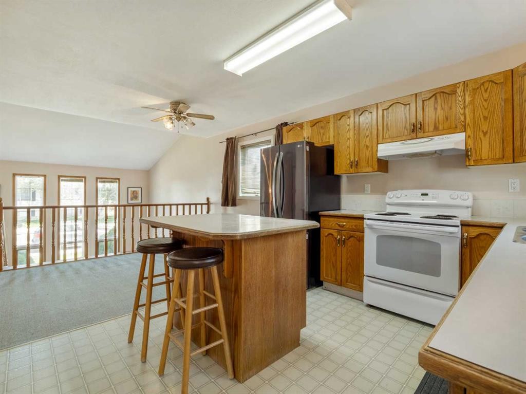122 Spruce Drive, Coalhurst, AB - Indoor Photo Showing Kitchen