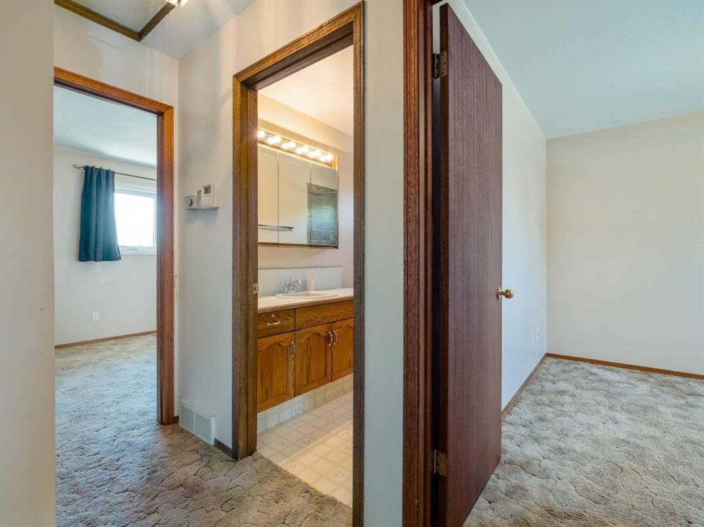 122 Spruce Drive, Coalhurst, AB - Indoor Photo Showing Other Room