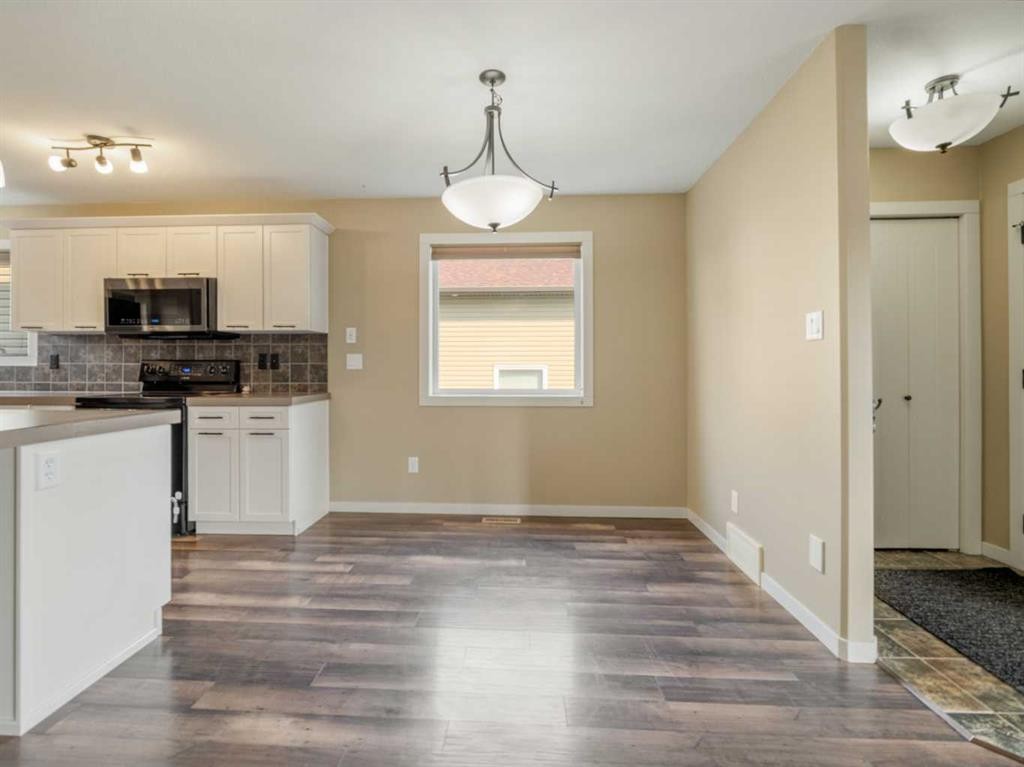 120 Mt Sundial Court West, Lethbridge, AB - Indoor Photo Showing Kitchen